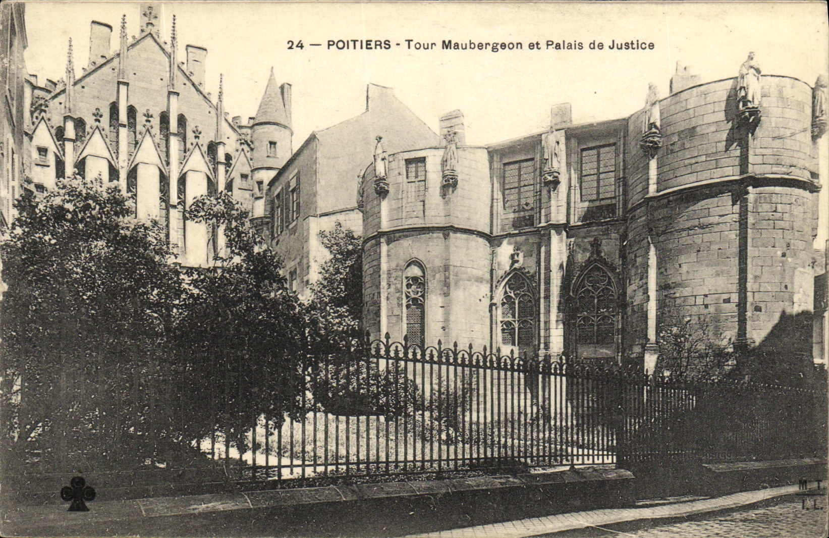 VINTAGE POSTCARD Poitiers Maubergeon Turn and Law courts