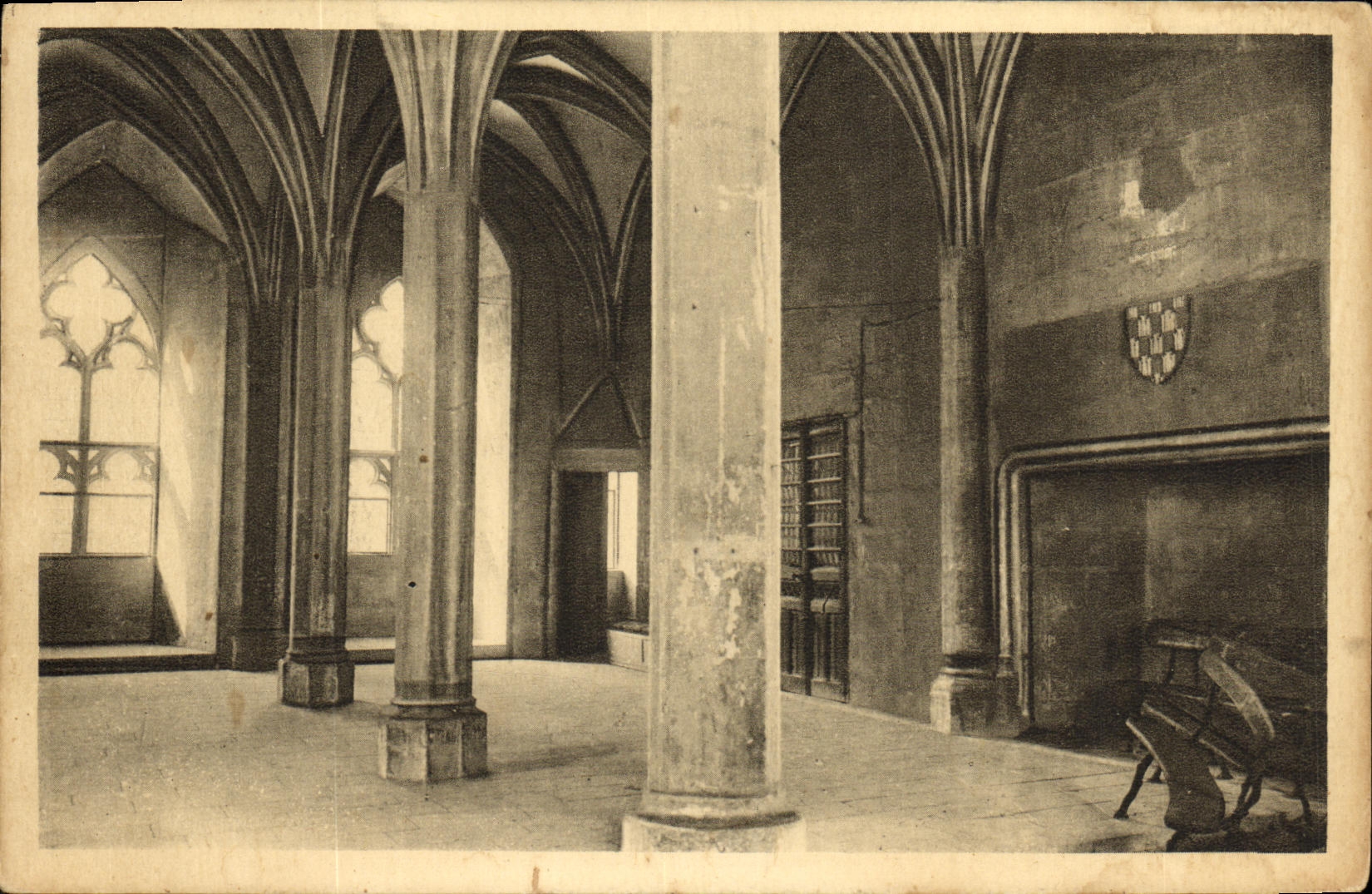 VINTAGE POSTCARD Poitiers Room of the Law courts