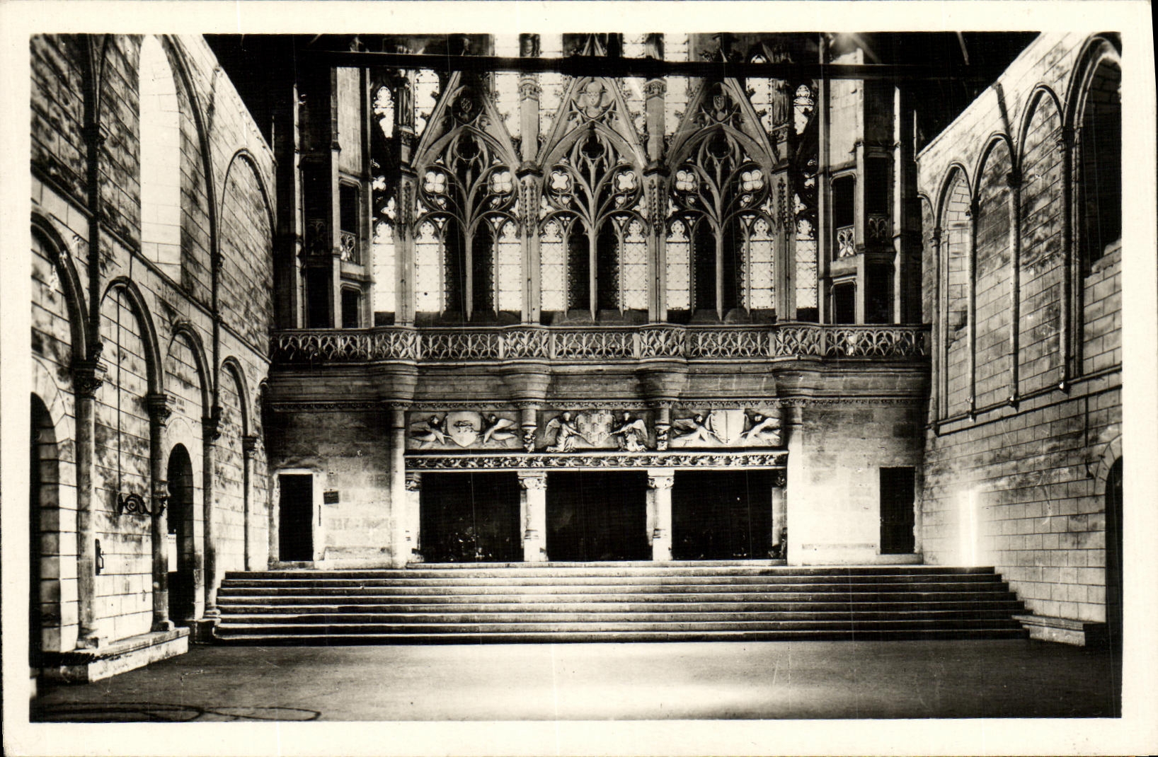 VINTAGE POSTCARD Poitiers Law courts the Chimney of the Counts de Poitiers