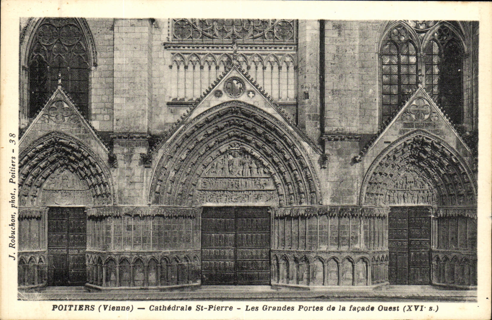 VINTAGE POSTCARD Poitiers Cathedral St Pierre Large Gates of the Western frontage