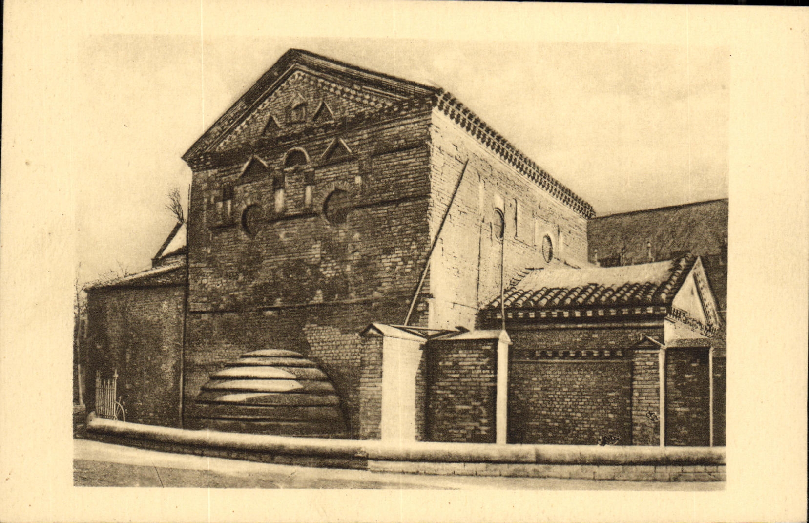 VINTAGE POSTCARD Poitiers the Baptistry Gallo Romain Saint Jean of the 4th Frontage Is