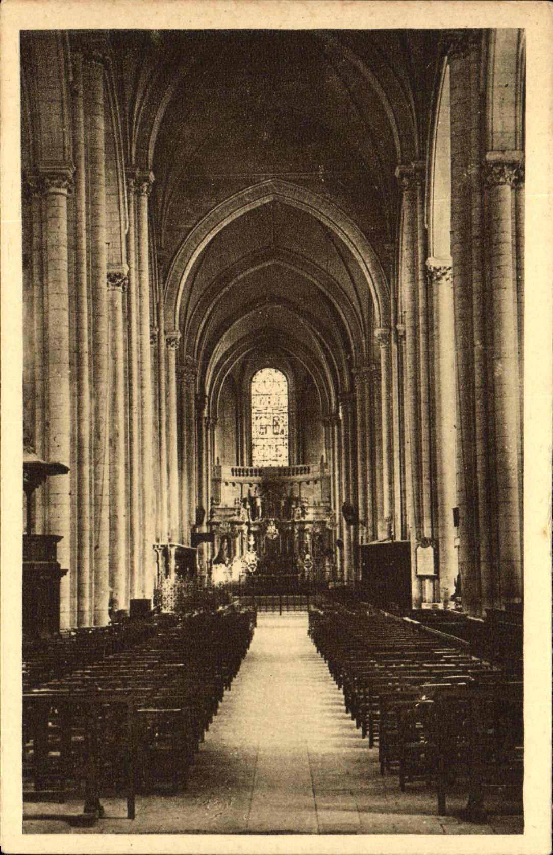 VINTAGE POSTCARD Poitiers central Nave of the Cathedral Saint Pierre
