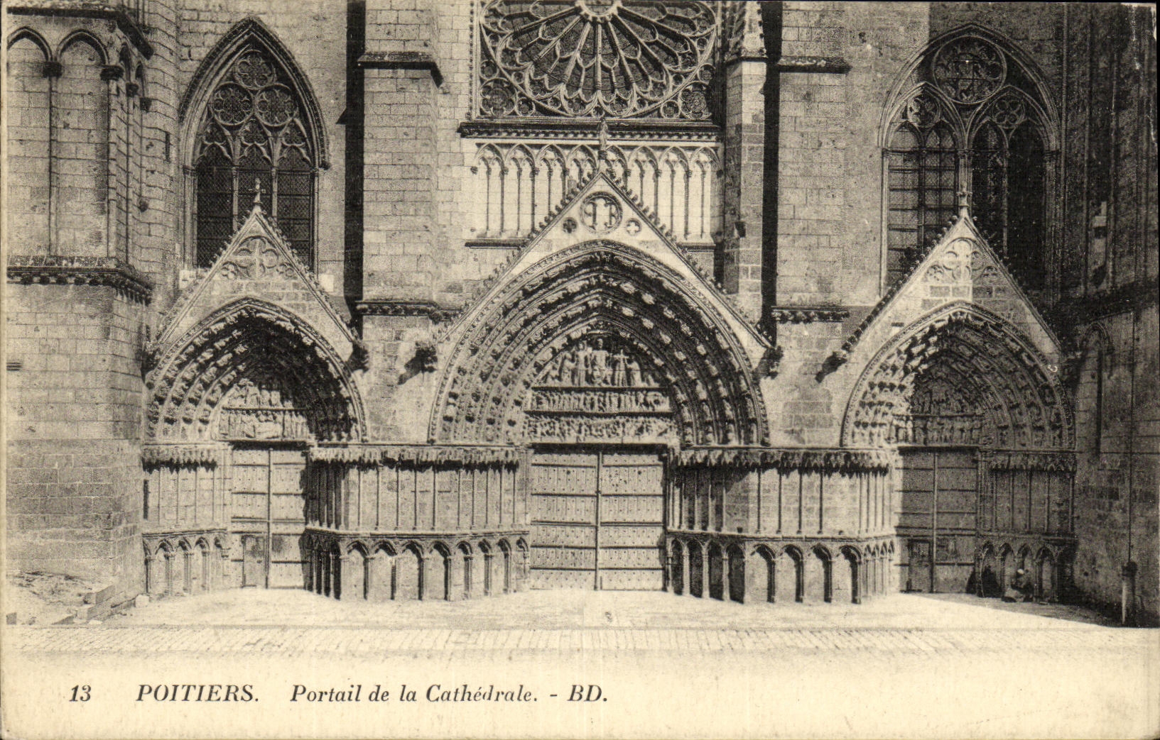 VINTAGE POSTCARD Poitiers Gate of the Cathedral
