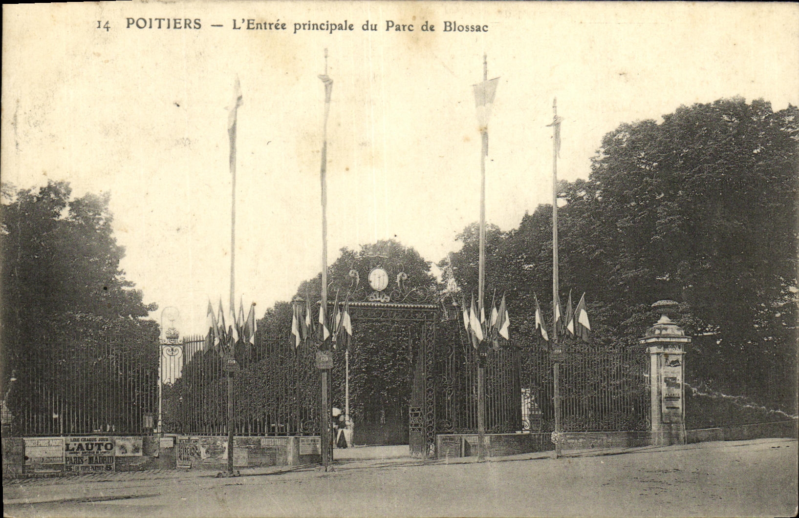 VINTAGE POSTCARD Poitiers L Main entrance of the Park of Blossac