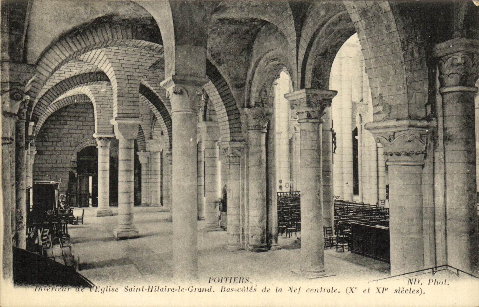 VINTAGE POSTCARD Interior Poitiers of L church Hilaire Saint Large Low dimensions of the central nave
