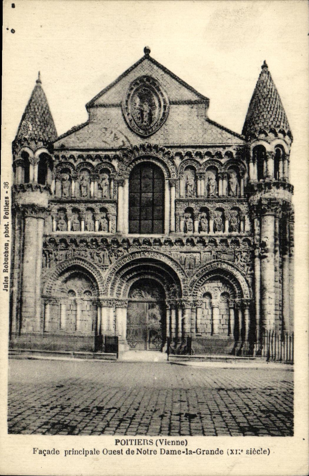 VINTAGE POSTCARD Poitiers Principal Frontage Oaest of Notre Dame la grande