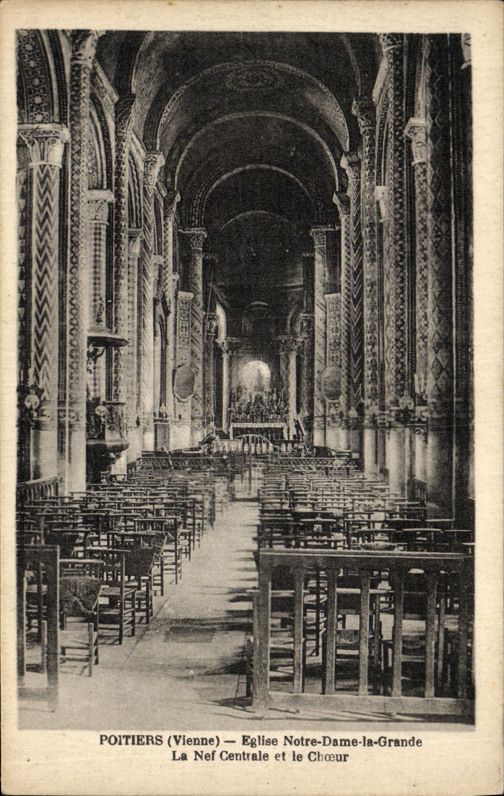 VINTAGE POSTCARD Poitiers Church Notre Dame la grande the Central Nave and Chorus