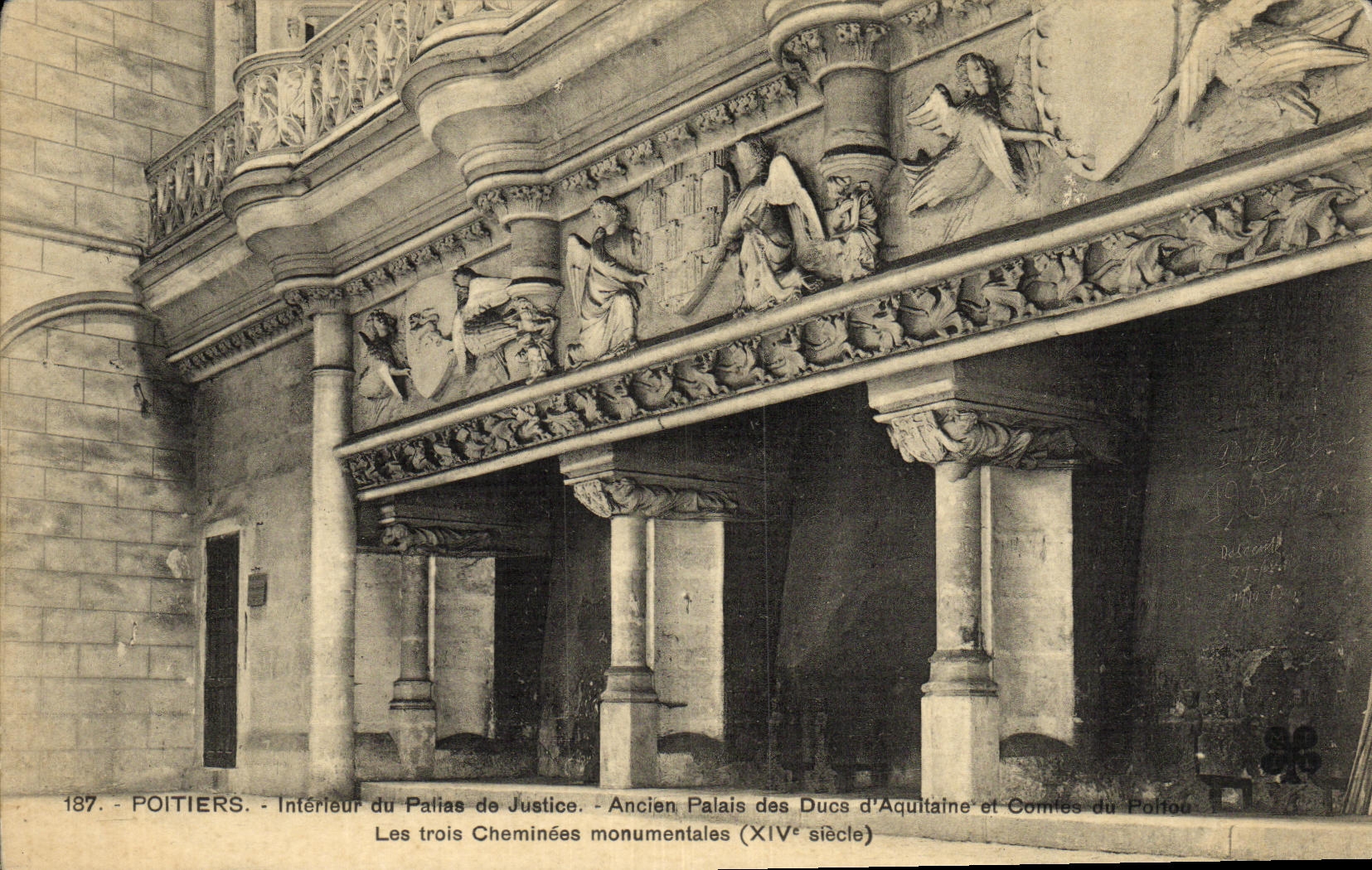 VINTAGE POSTCARD Poitiers Interteur of Suffered from Justice Old Palate of the Dukes D Aquitaine and Counts of Poitou three chimneys