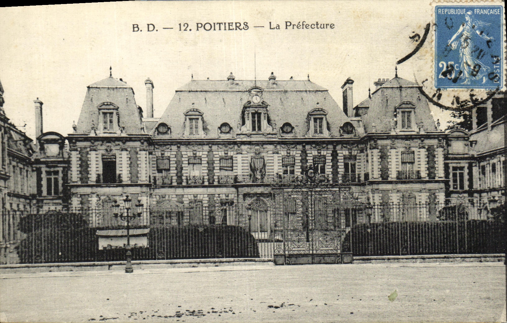 VINTAGE POSTCARD Poitiers Prefecture
