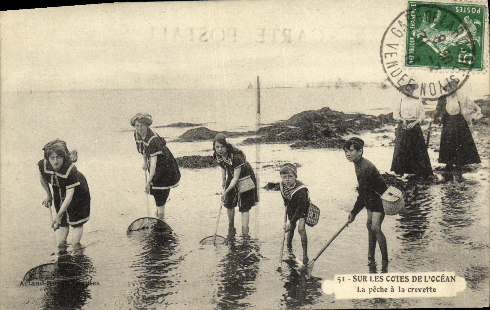 POSTAL de la VENDIMIA en las dimensiones de L oceano que pescan a los ninos del camaron
