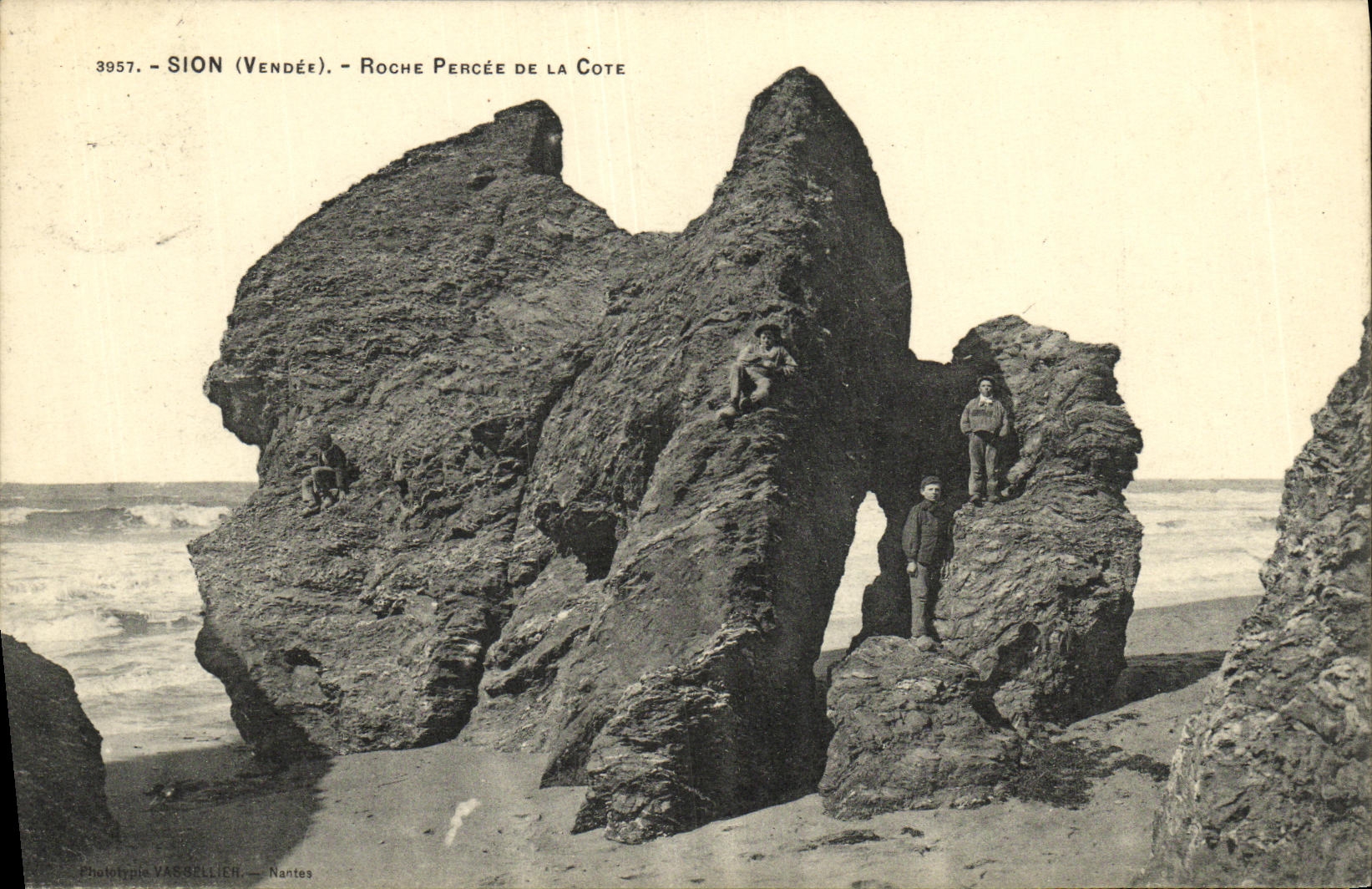 Roca de Sion de la POSTAL de la VENDIMIA agujereada de la dimension