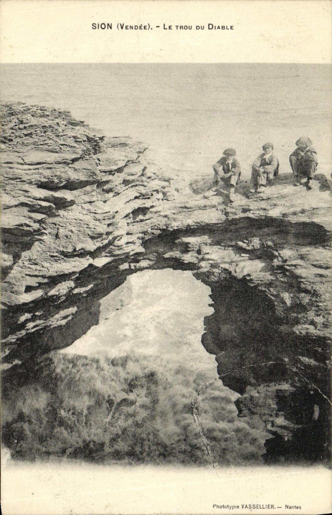 POSTAL Sion de la VENDIMIA el agujero del diablo