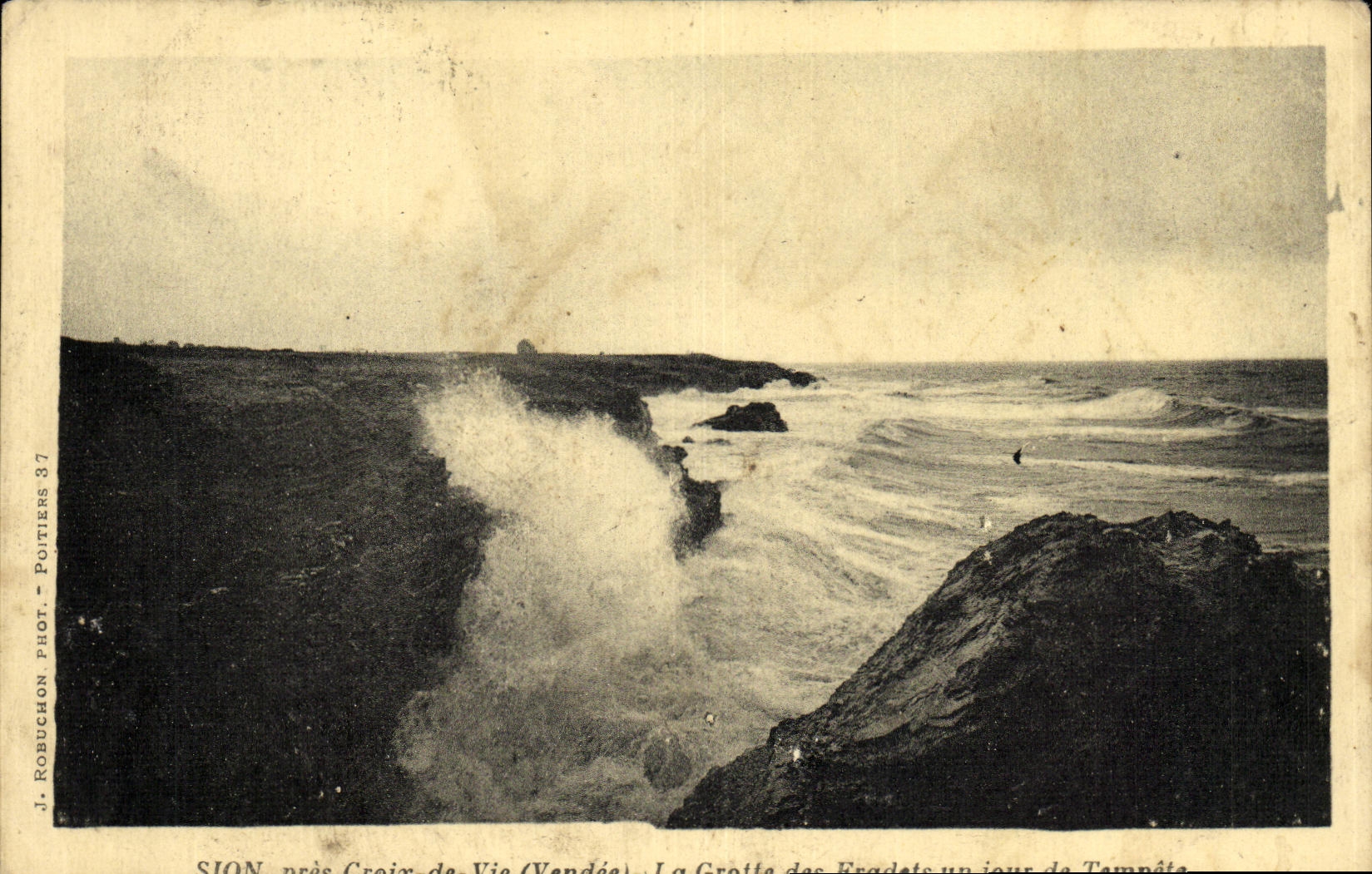 Cierre de Sion de la POSTAL de la VENDIMIA Croix de Vie la cueva de Fradets un dia de tormenta