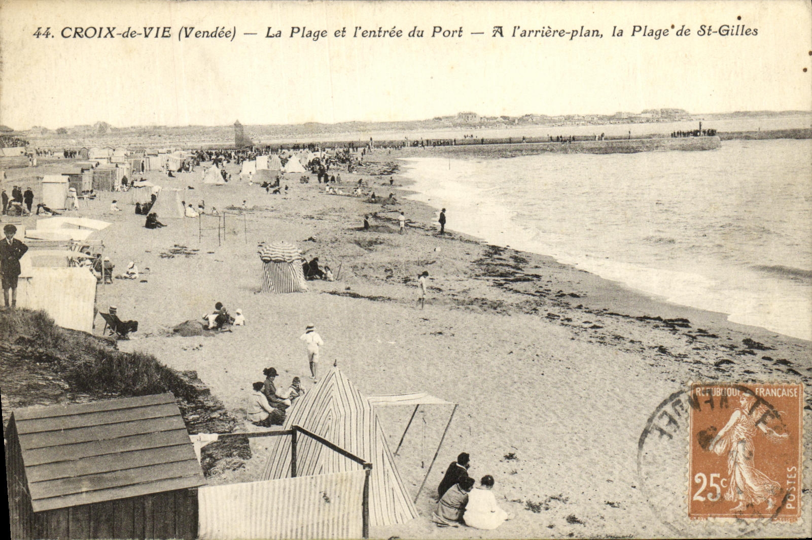 La POSTAL de la VENDIMIA Croix de Vie la playa y el L entro en del puerto L fondo la playa de St Gil