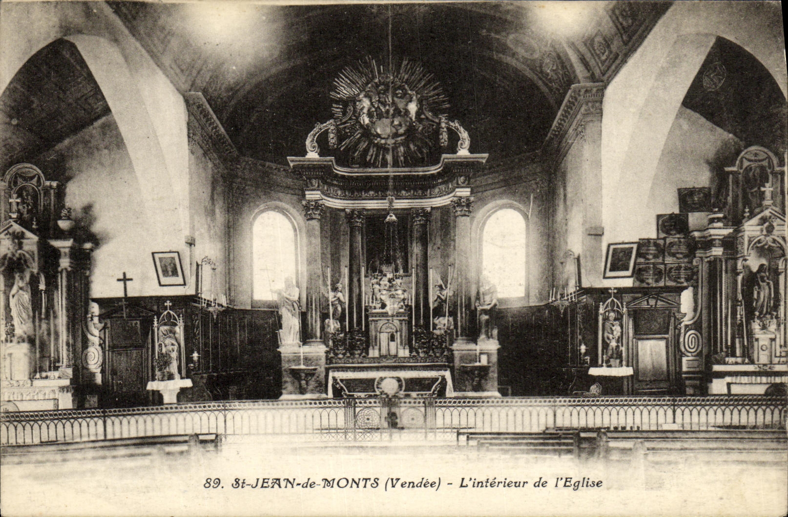 CPA St Jean de Monts L Interieur de L Eglise