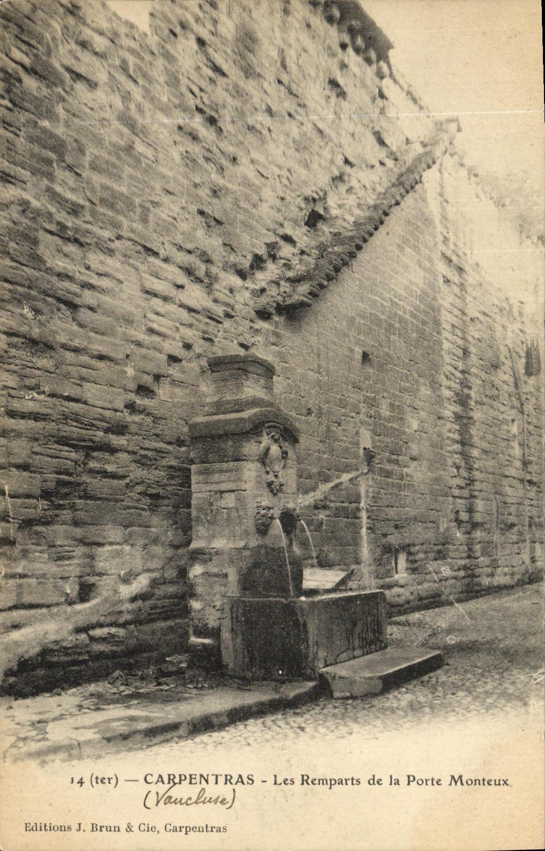 VINTAGE POSTCARD Carpentras Walls of the Monteux Gate