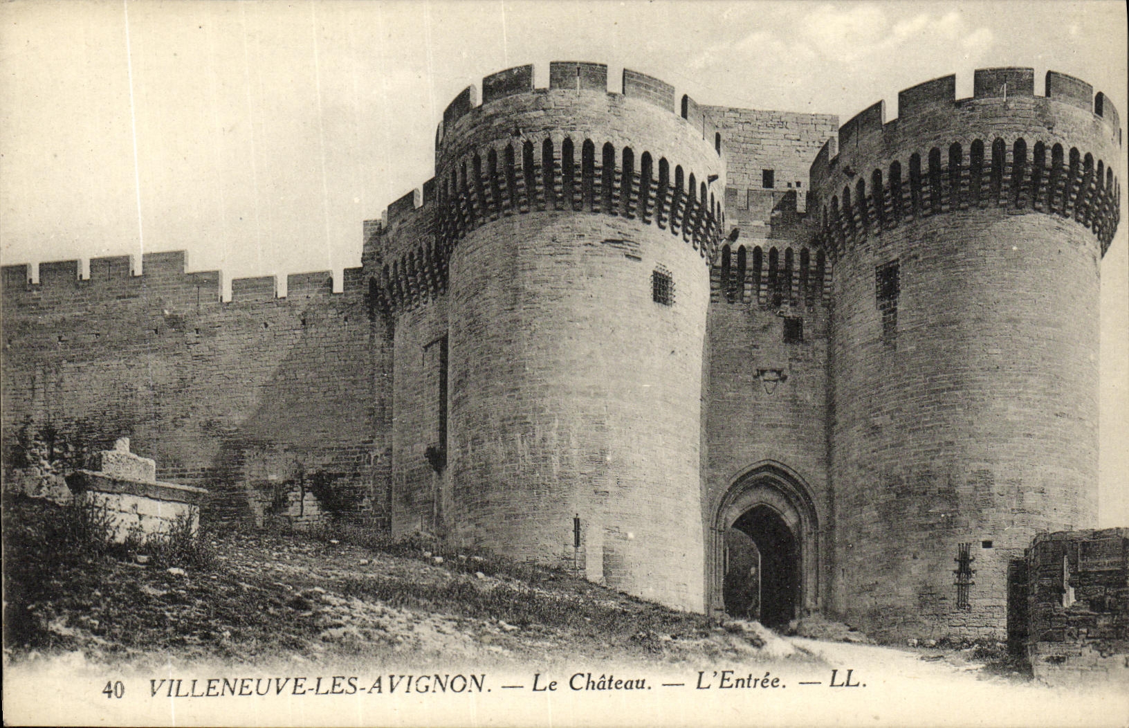 POSTAL Villeneuve Avignon de la VENDIMIA el castillo L entrado