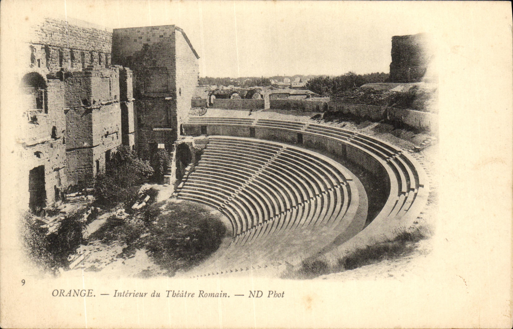 Interior anaranjado de la POSTAL de la VENDIMIA del teatro de Roman
