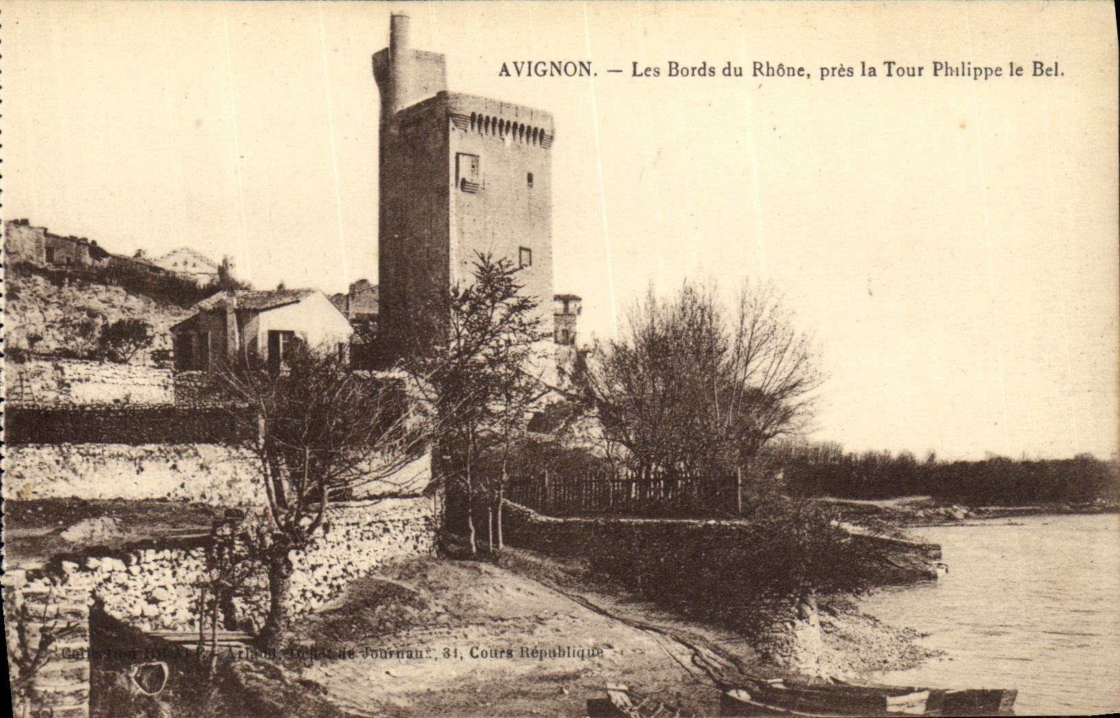Los bordes de Avignon de la POSTAL de la VENDIMIA del Rhone cierran la torre de Felipe la hermosa