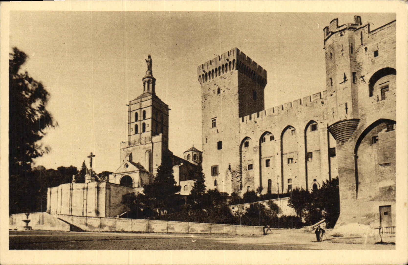 Catedral Notre Dame de Avignon de la POSTAL de la VENDIMIA de Doms y ataque frontal del paladar de los papas