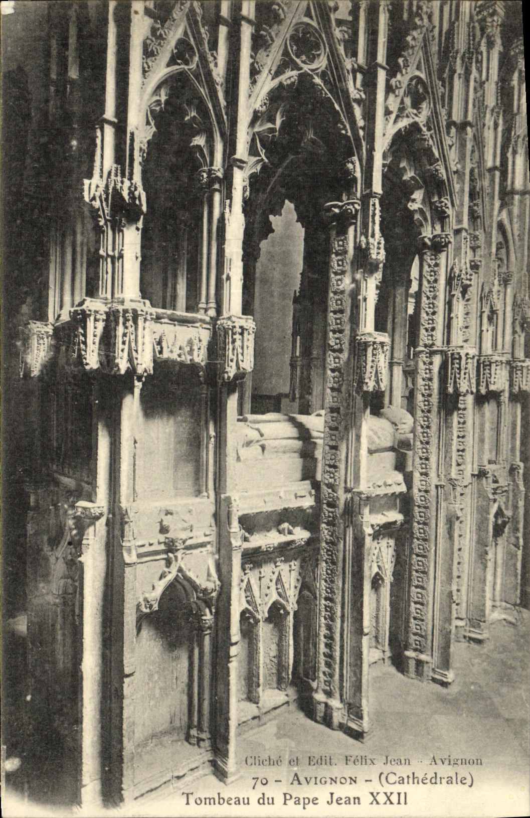Tumba de Avignon de la POSTAL de la VENDIMIA del papa Jean XXII