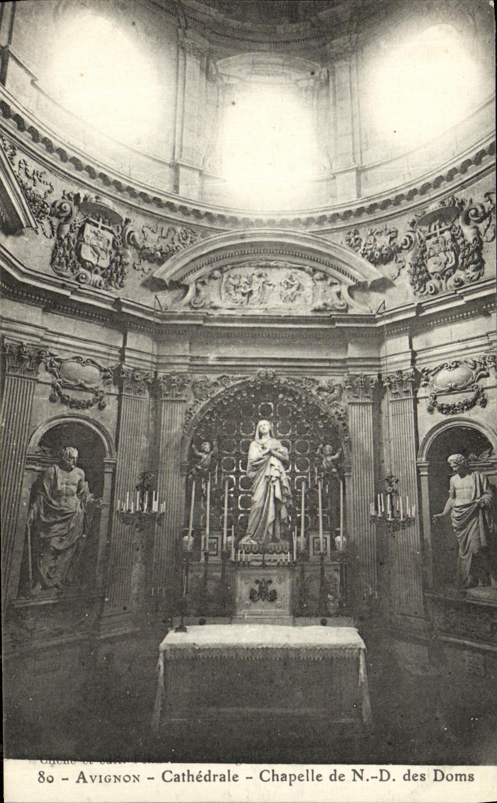 Camara acorazada de la catedral de Avignon de la POSTAL de la VENDIMIA de NR D de Doms
