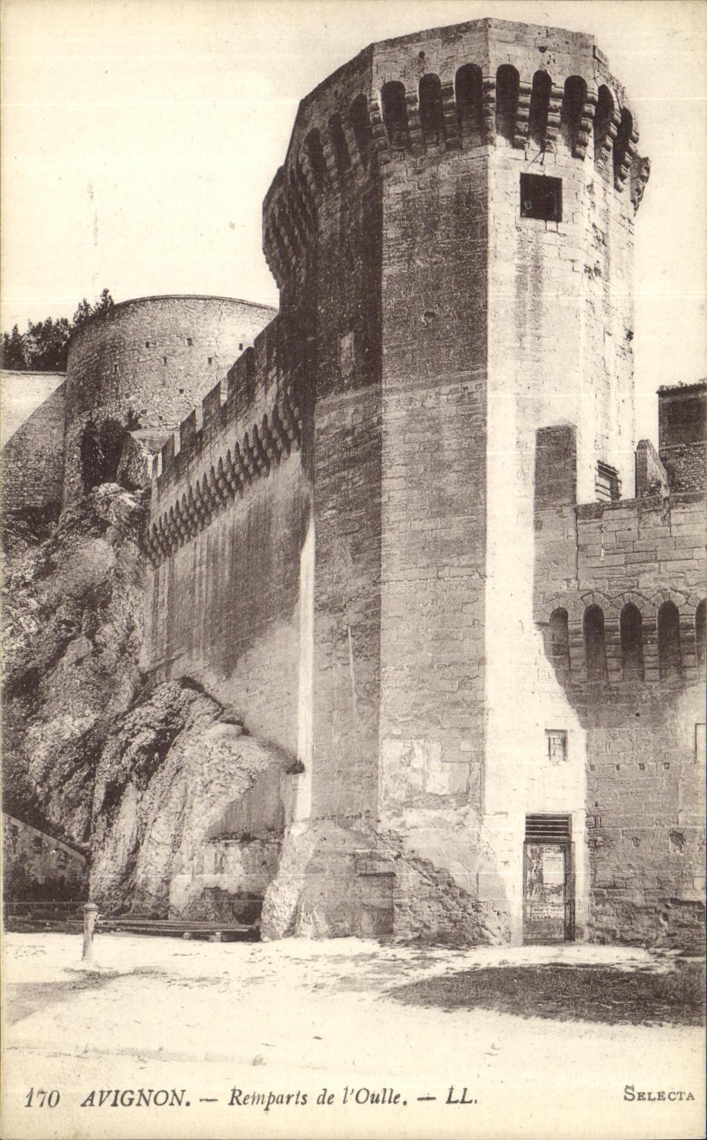 Paredes de Avignon de la POSTAL de la VENDIMIA de L Oulle