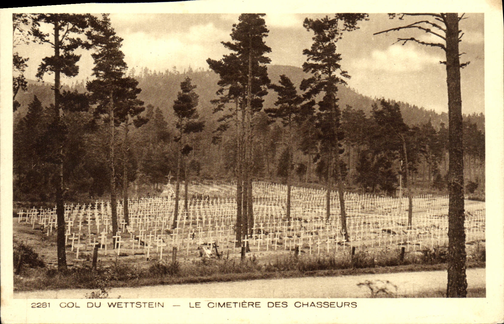 VINTAGE POSTCARD Collar Of Wettstein the Cemetery Of the Militaria Hunters