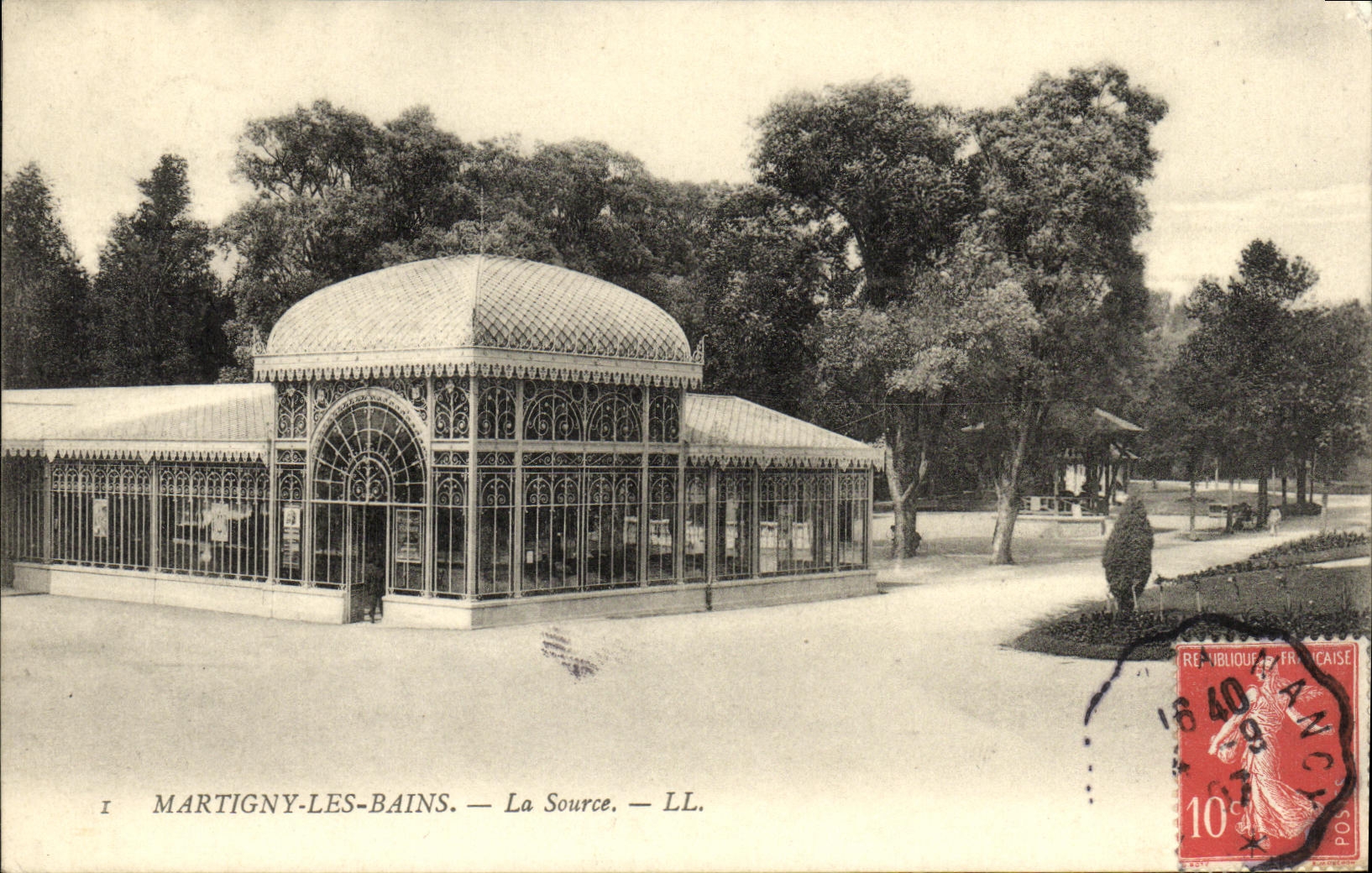 VINTAGE POSTCARD Martigny Les Bains the Source