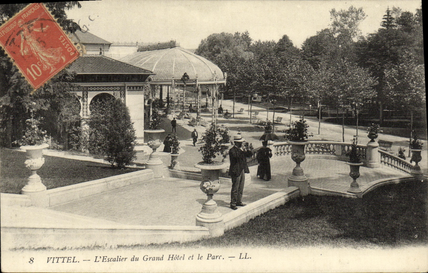 VINTAGE POSTCARD Vittel L Staircase Of the Large Hotel And the park