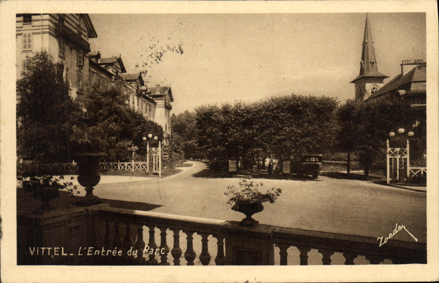VINTAGE POSTCARD Vittel L Entered Of the Park
