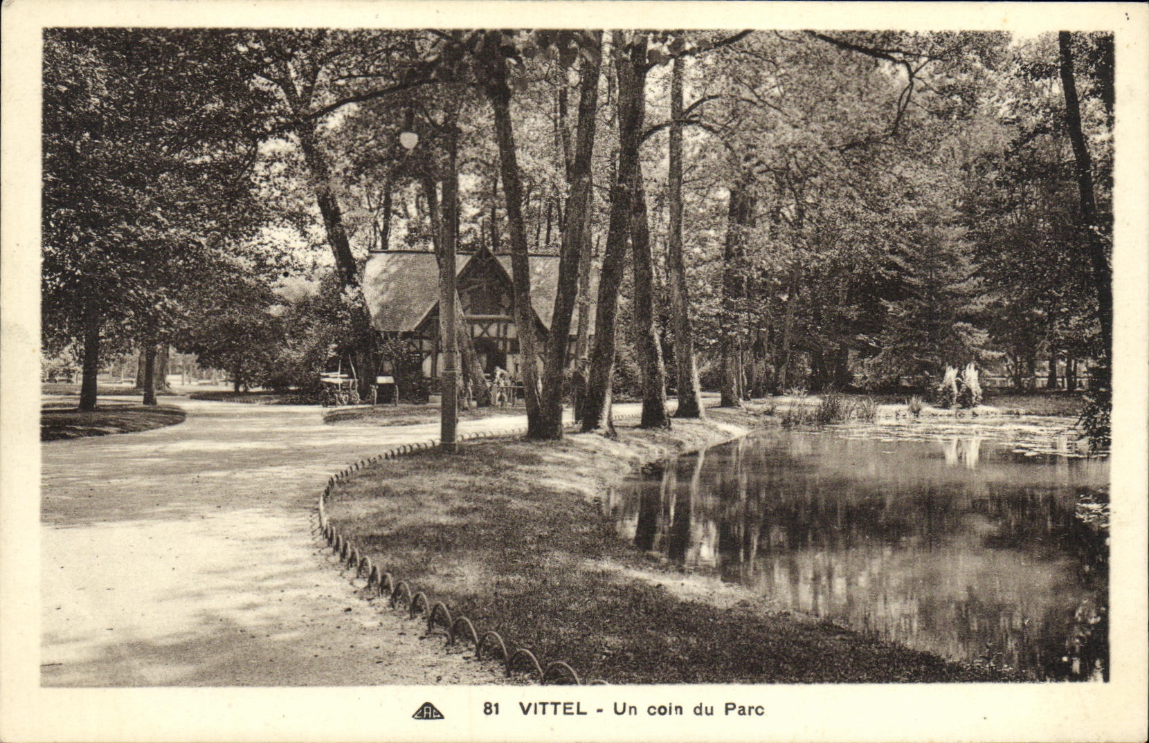 POSTAL Vittel de la VENDIMIA una esquina del parque