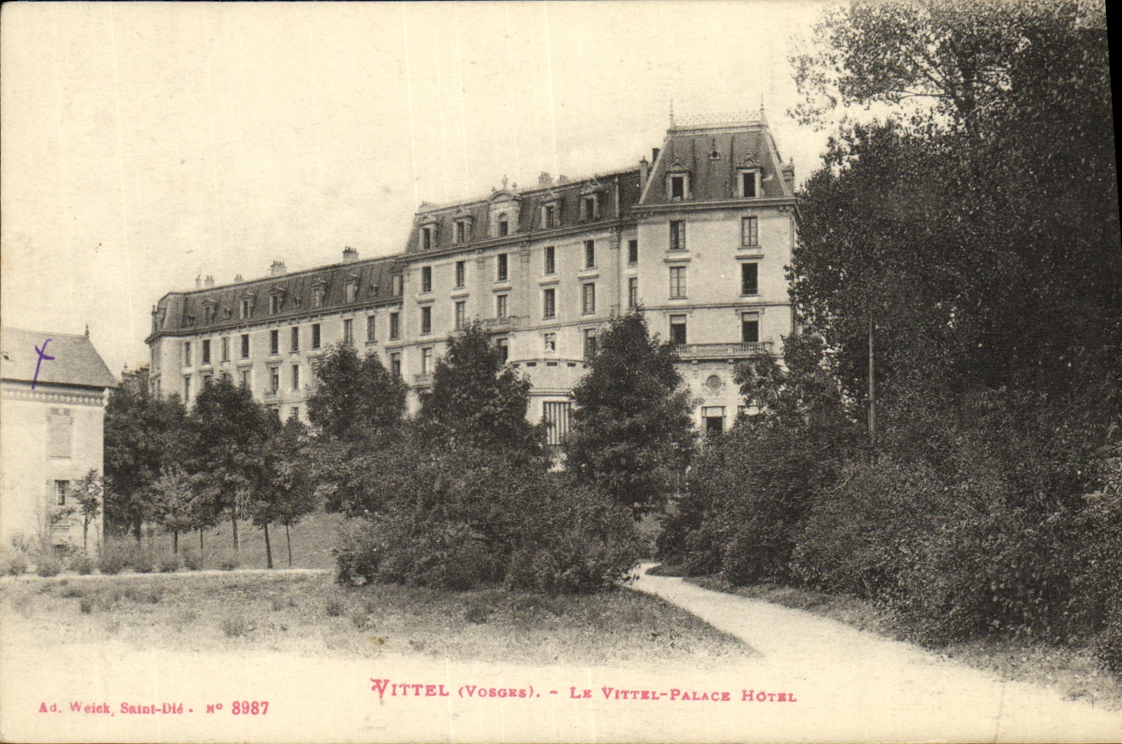 VINTAGE POSTCARD Vittel Vittel De luxe hotel Hotel