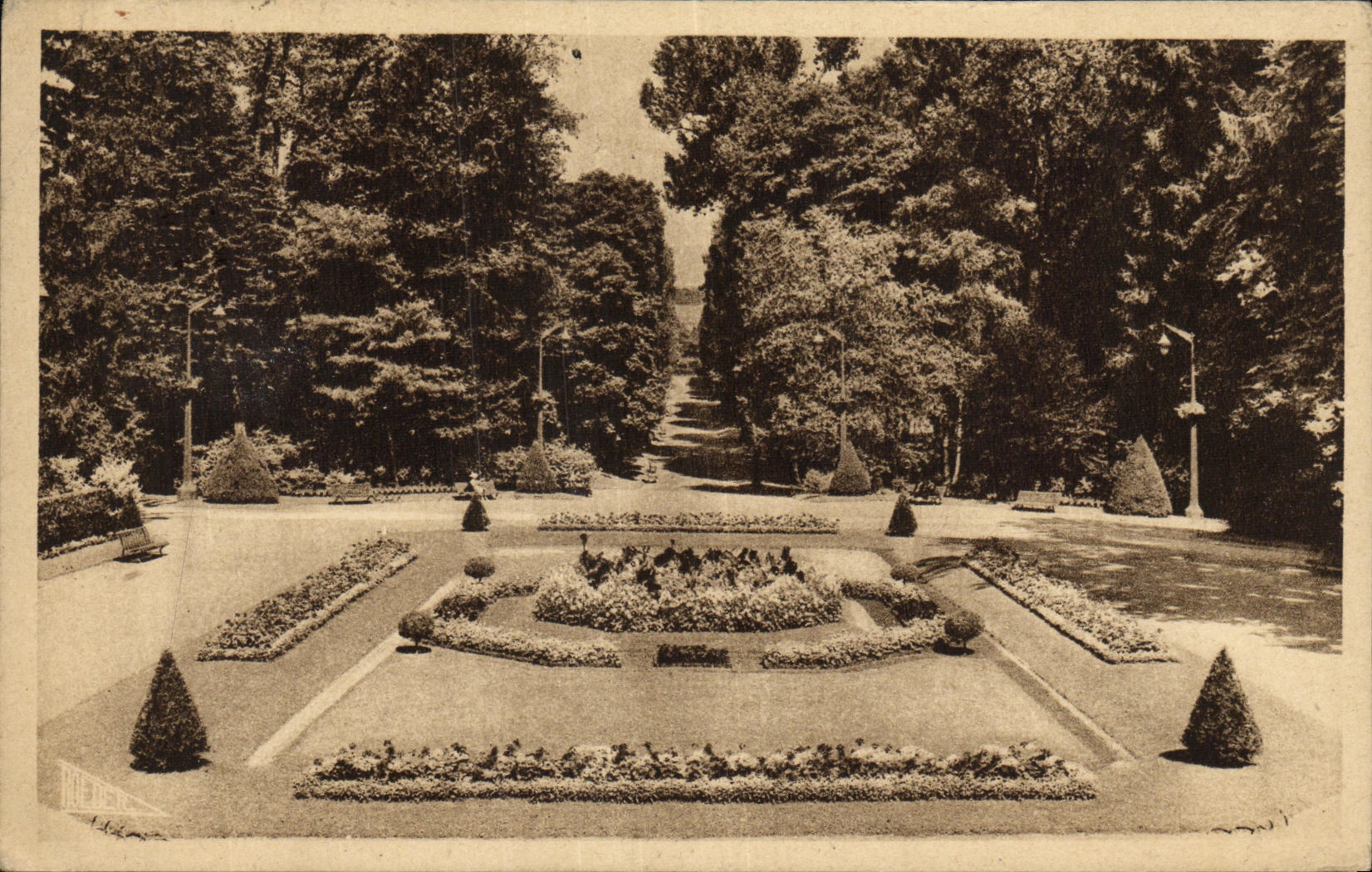 VINTAGE POSTCARD Vittel Gardens Of the Casino And the Park