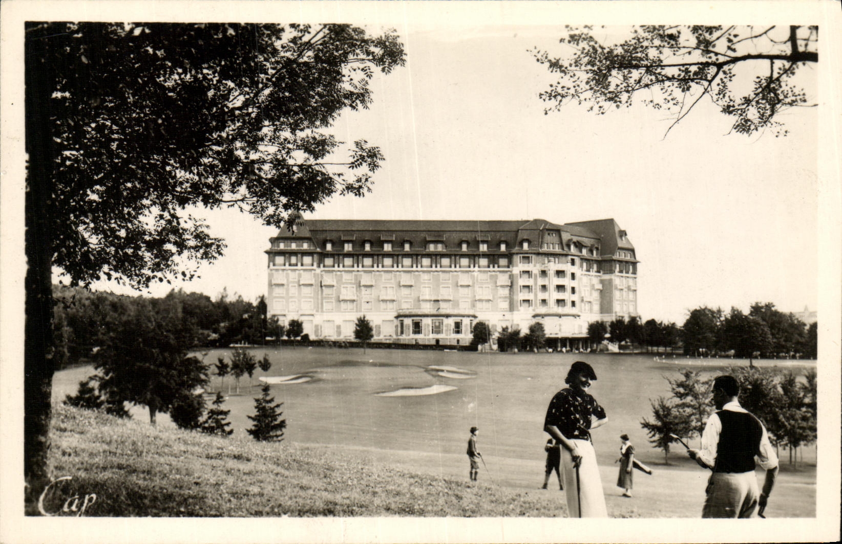 VINTAGE POSTCARD Vittel the large hotel of L Hermitage and the golf