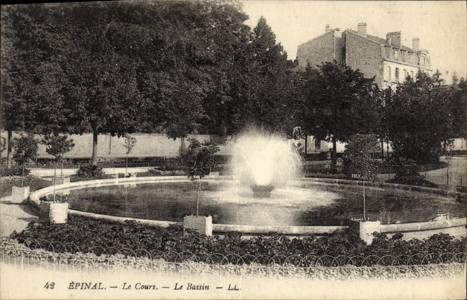 POSTAL Epinal de la VENDIMIA el curso el lavabo