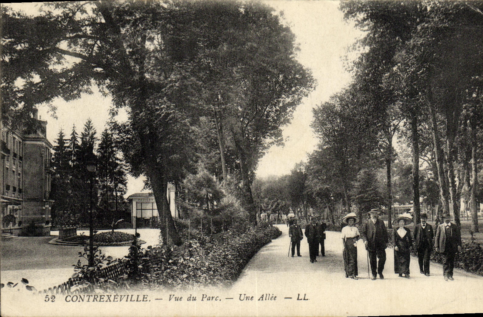 VINTAGE POSTCARD Contrexeville Seen Of the Park an Alley