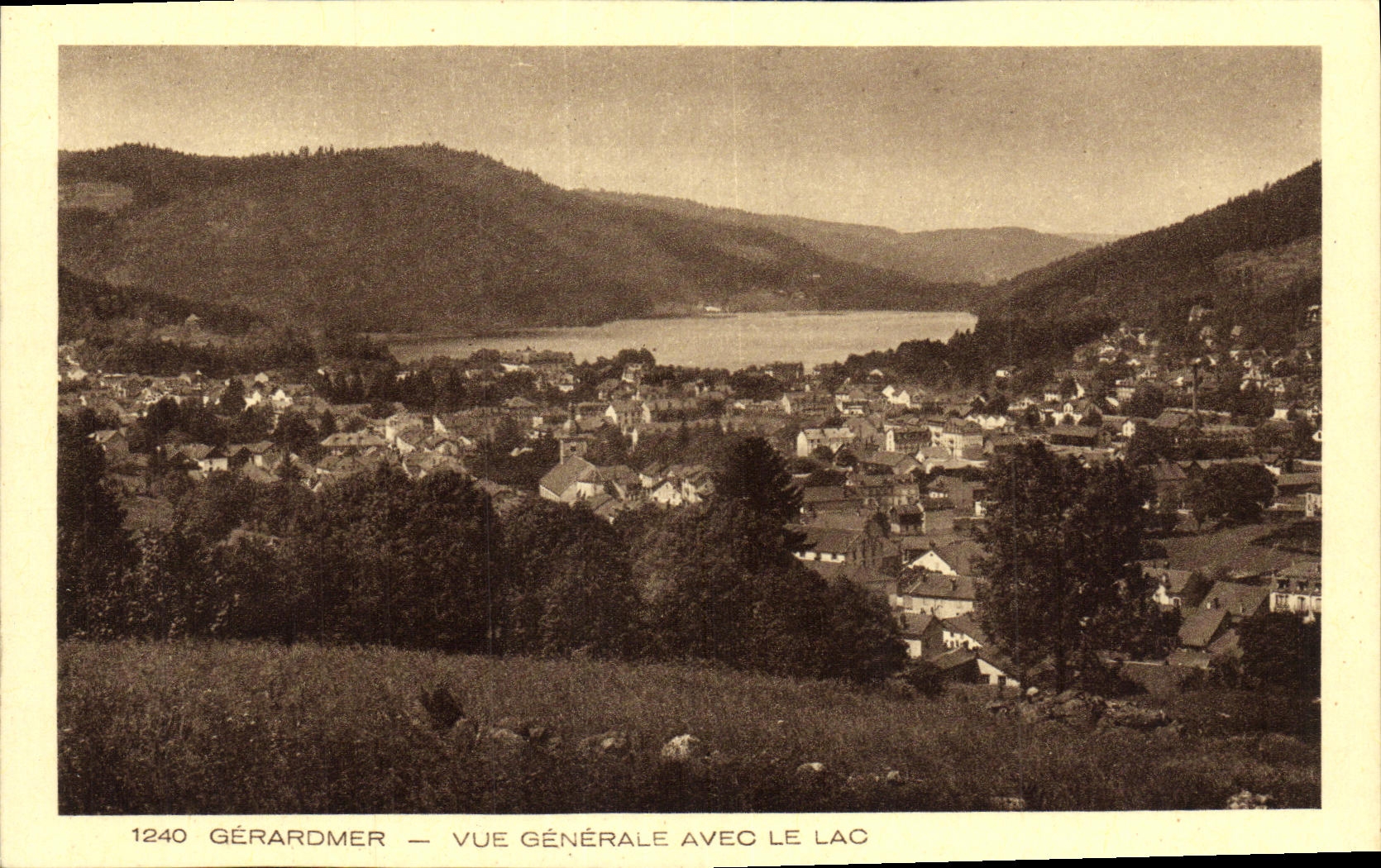 VINTAGE POSTCARD Gerardmer View With the Lake