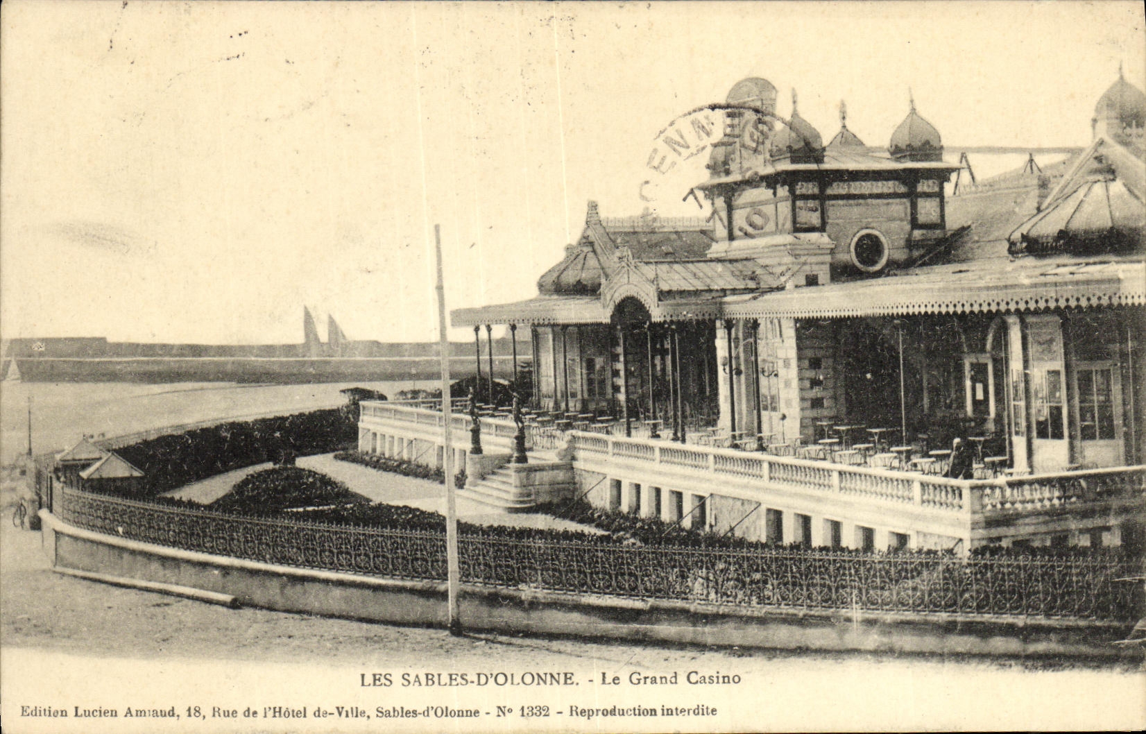 VINTAGE POSTCARD Sands D Olonne the Large Casino