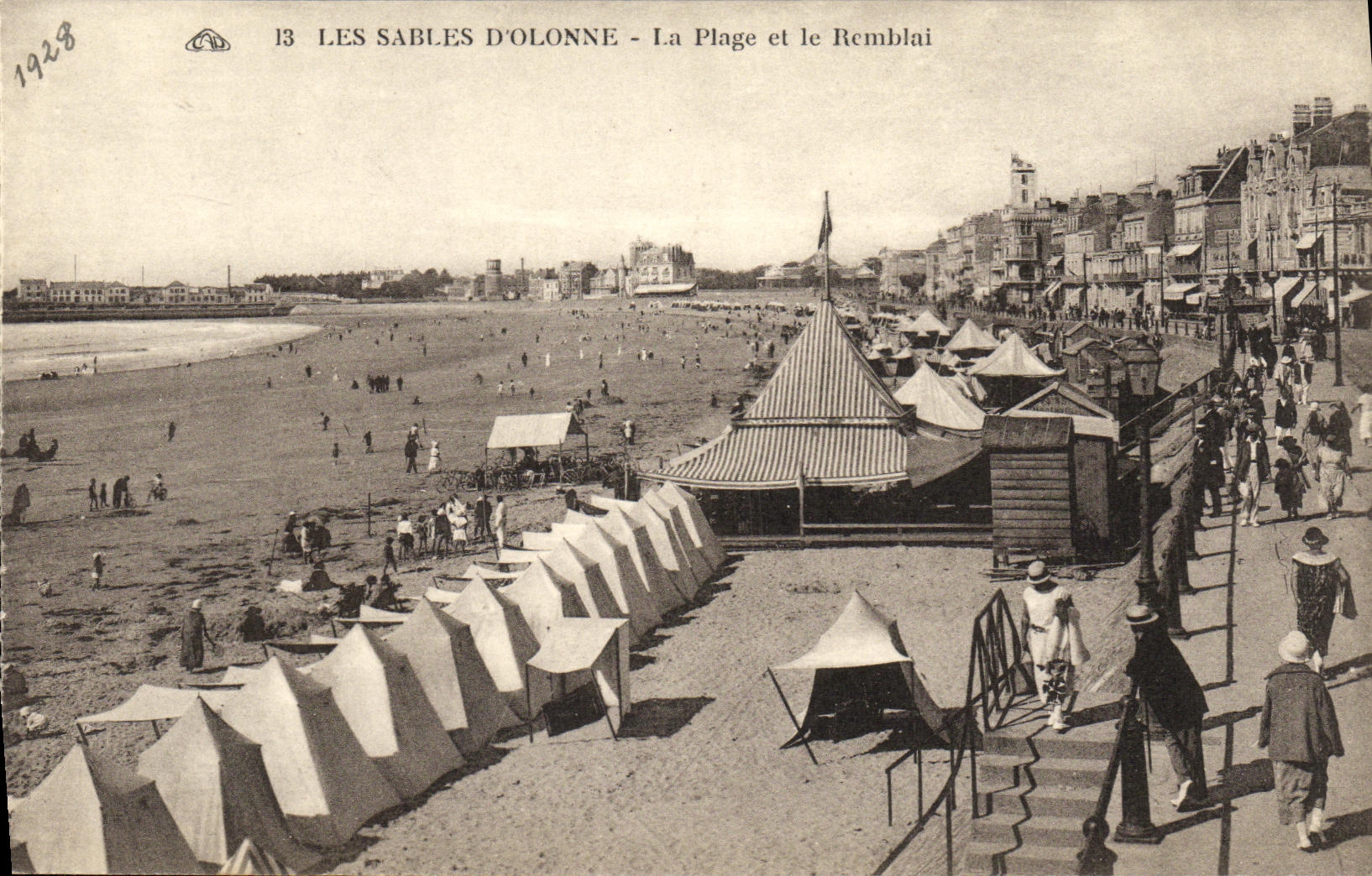 VINTAGE POSTCARD Sands D Olonne the Beach and the Embankment