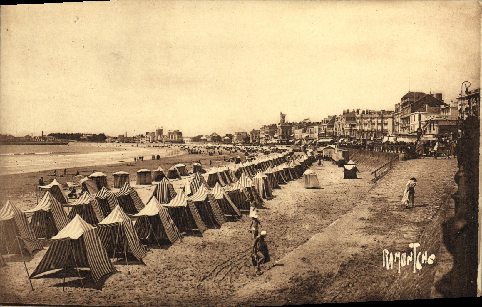 VINTAGE POSTCARD Beach Of Sands D Olonne
