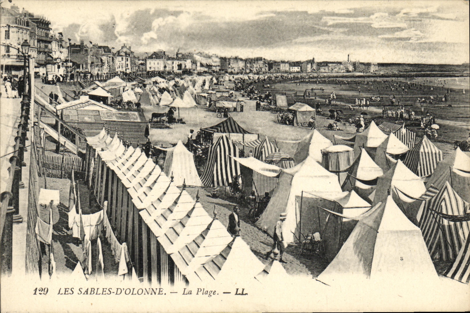 VINTAGE POSTCARD Sands D Olonne the Beach