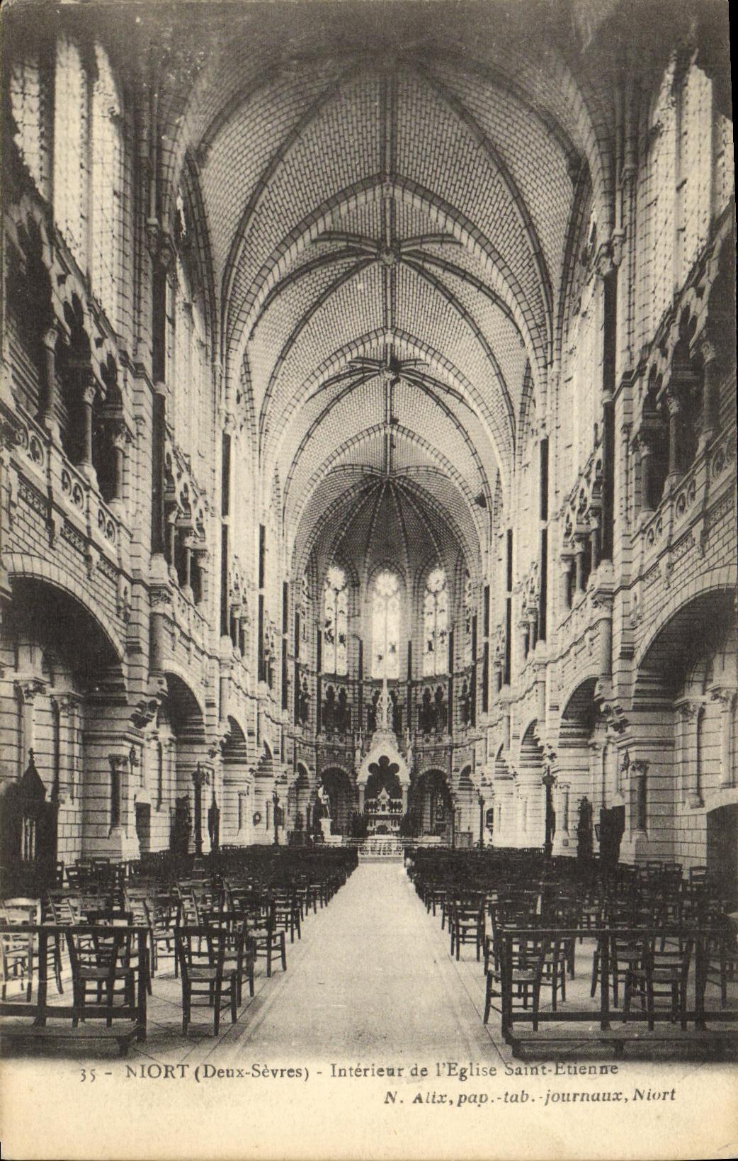 POSTAL Niort interior de la VENDIMIA de L iglesia Etienne Saint