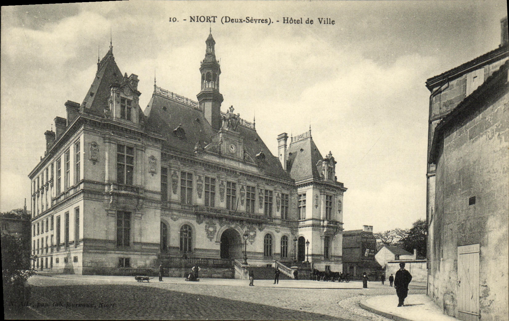 VINTAGE POSTCARD Niort Town hall