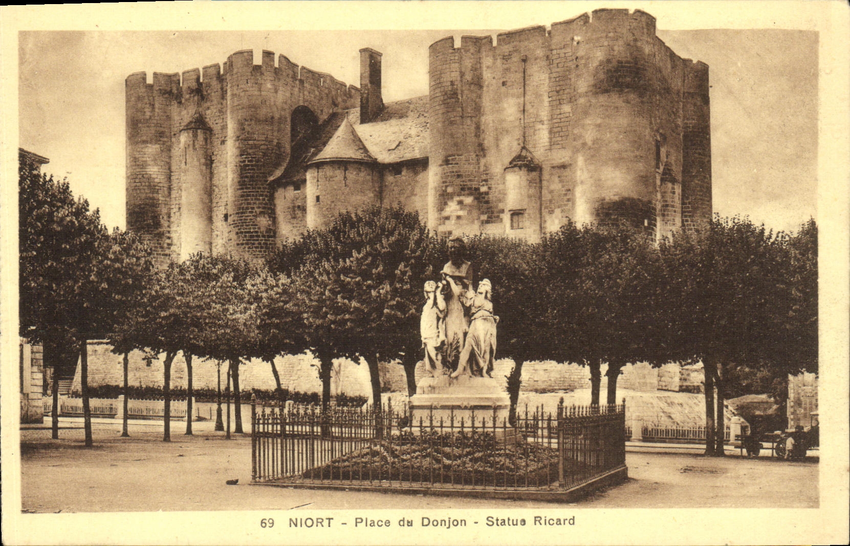 VINTAGE POSTCARD Niort Place Keep Rules Ricard