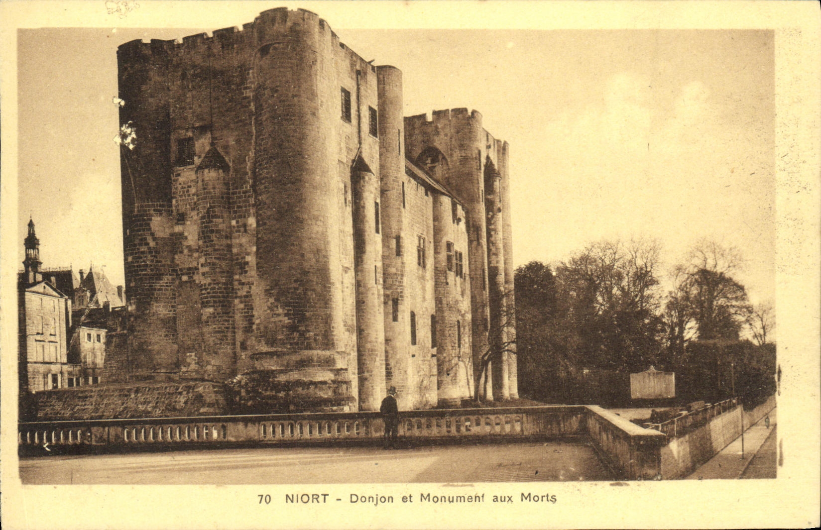 Monumento de la subsistencia y de la guerra de Niort de la POSTAL de la VENDIMIA