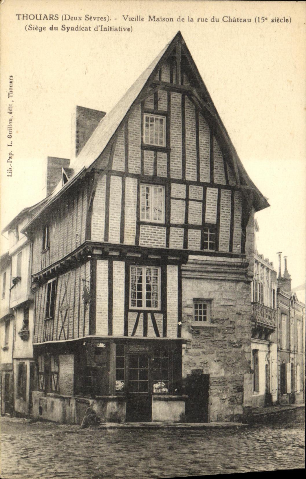 VINTAGE POSTCARD Thouars Vieille Malson of the Street castle Sits of the trade union D initiative