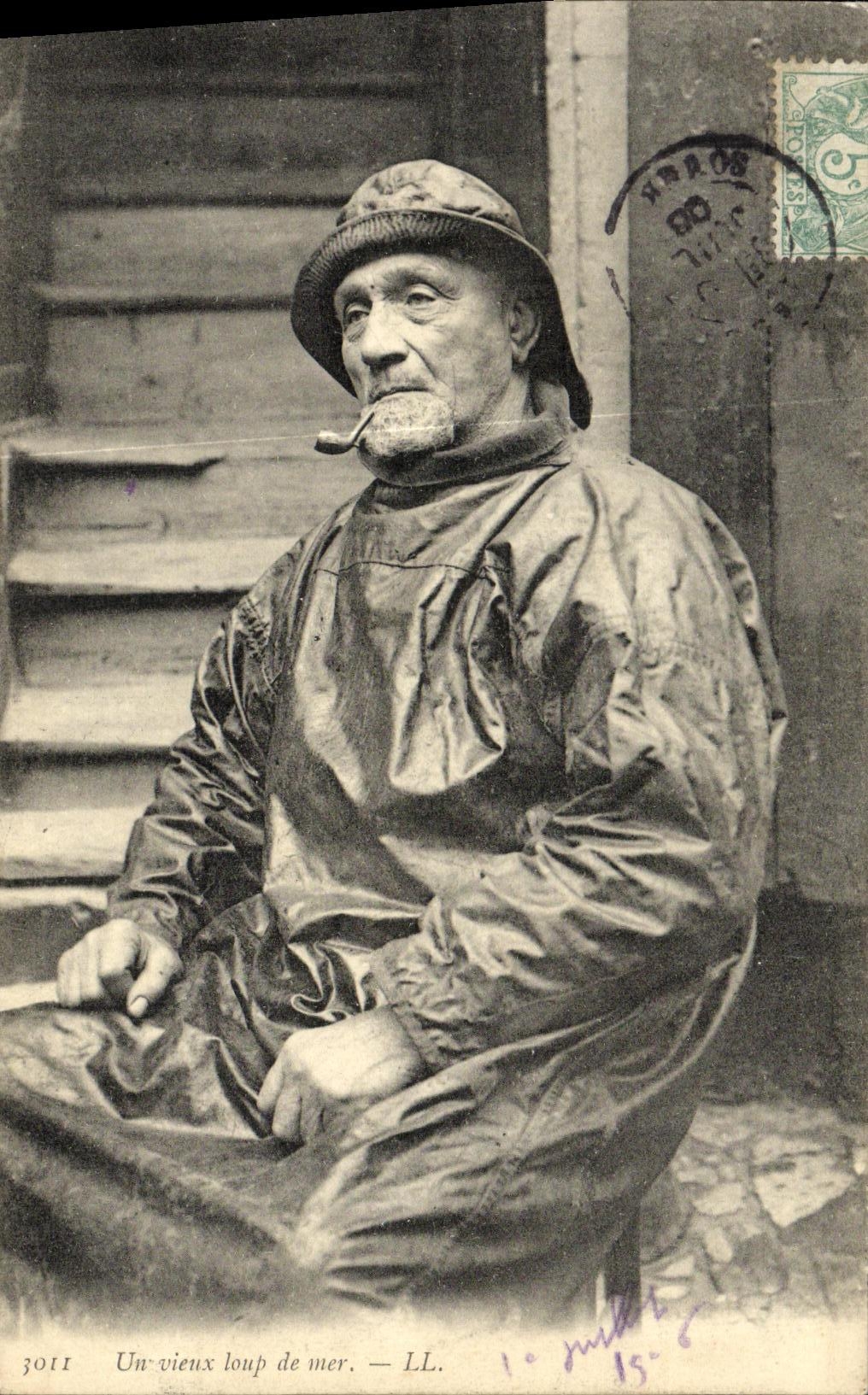 VINTAGE POSTCARD an Old Old seaman Foklore Metier Fishes