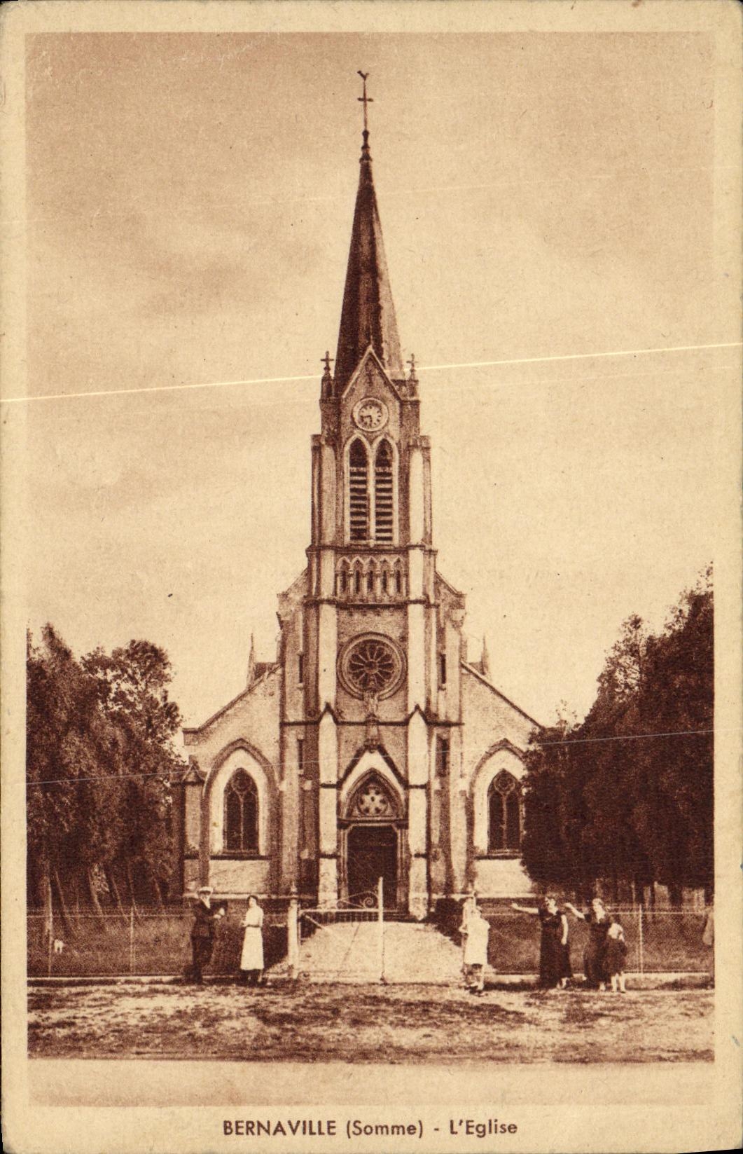 VINTAGE POSTCARD Bernaville L Church