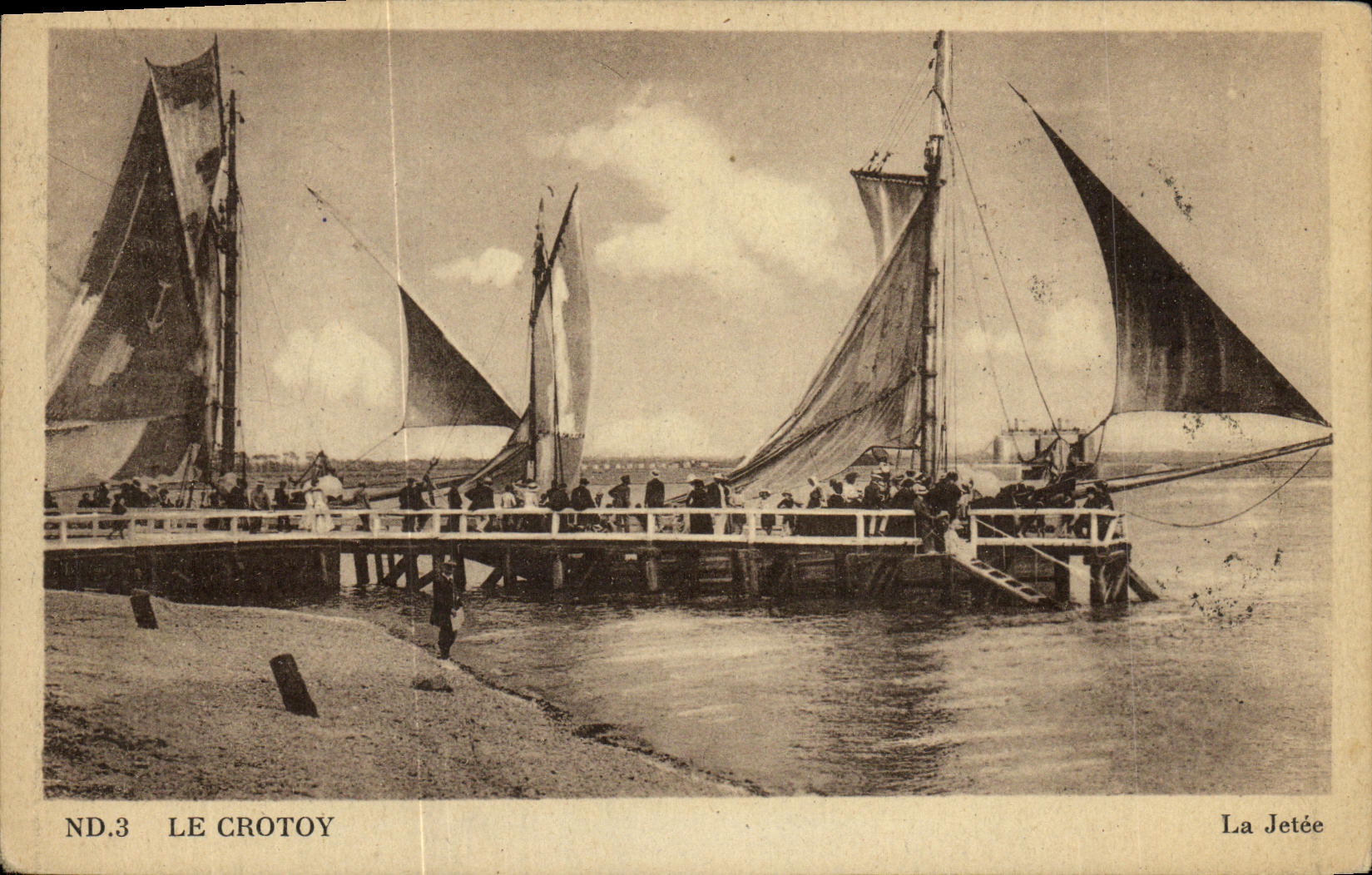 VINTAGE POSTCARD Crotoy the Pier Boat